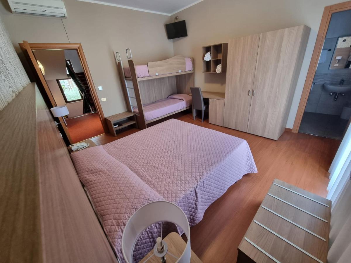Hotel Fornaci เปสเคียรา เดล การ์ดา ภายนอก รูปภาพ